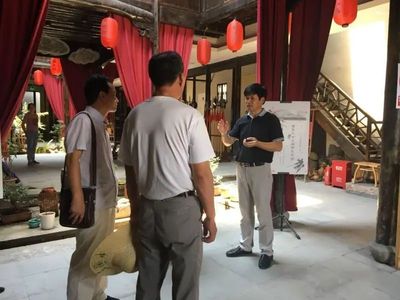 蘭溪市諸葛鎮諸葛村黨總支書記諸葛坤亨誦讀《清廉村居中的傳承與發展》